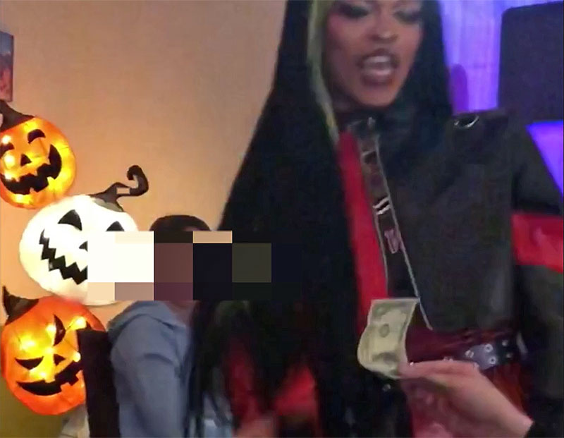 drag queen takes money from child